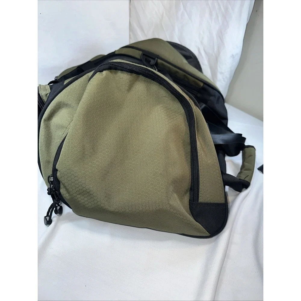 Eddie Bauer Luggage Carry-on Duffle Gym Bag in Black & Green 19